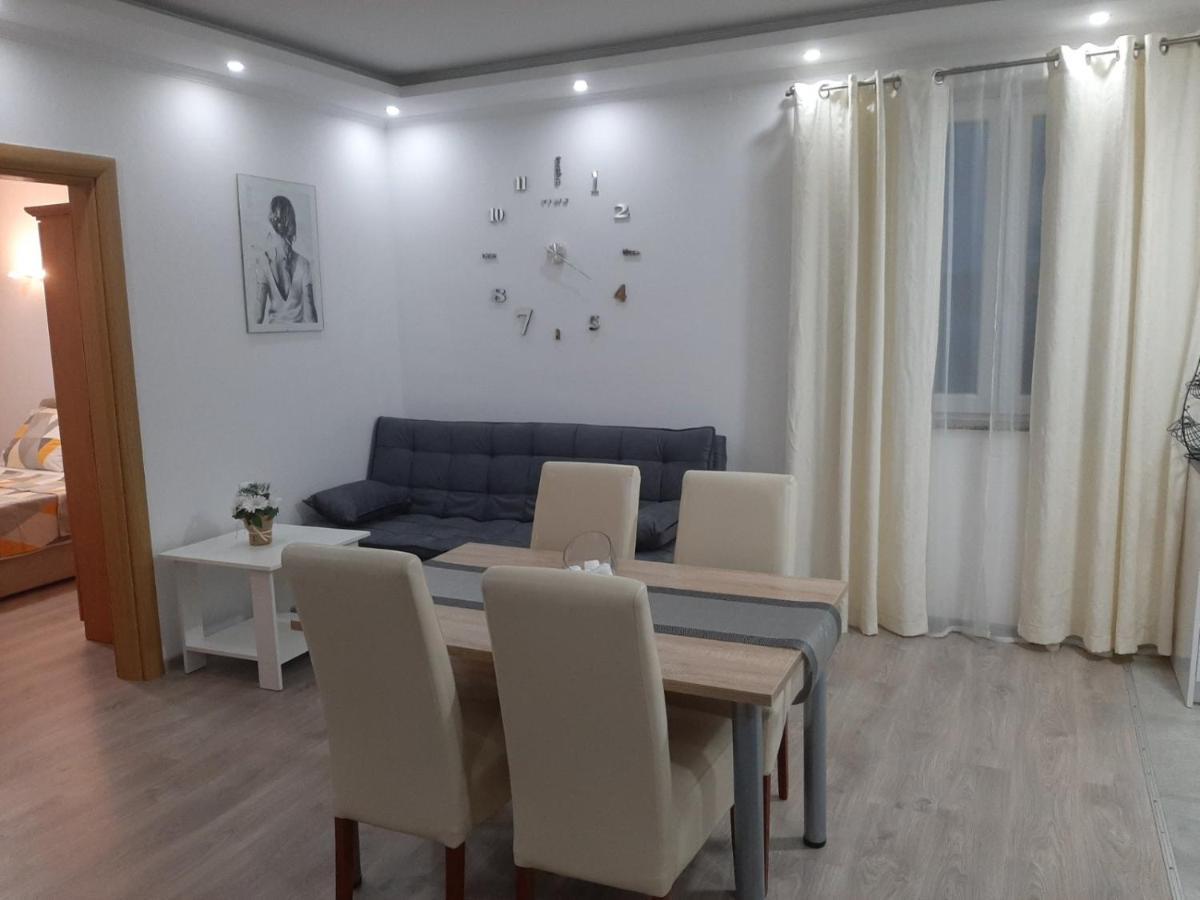 Apartmani Bulajic Кърк Екстериор снимка