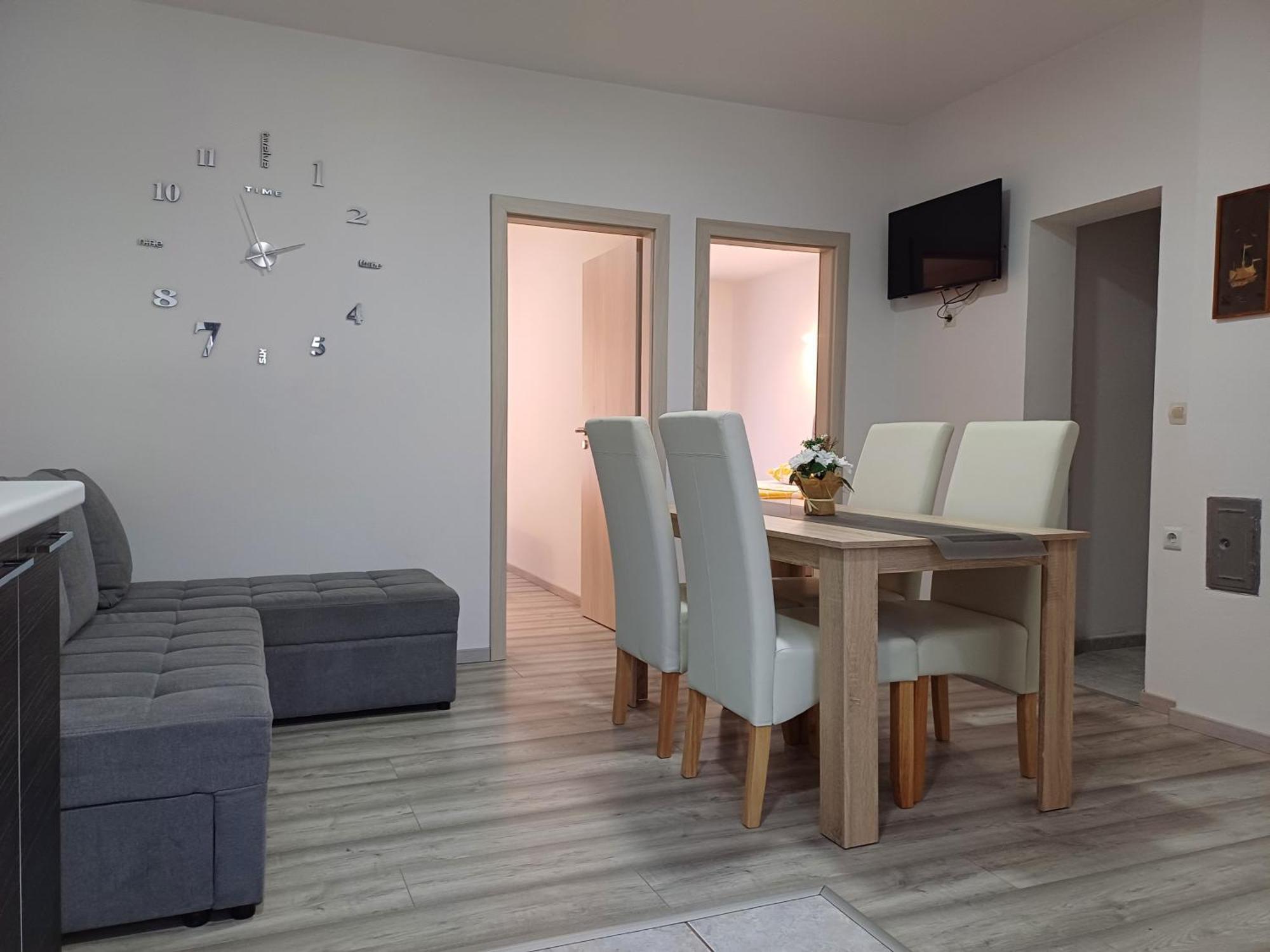 Apartmani Bulajic Кърк Екстериор снимка