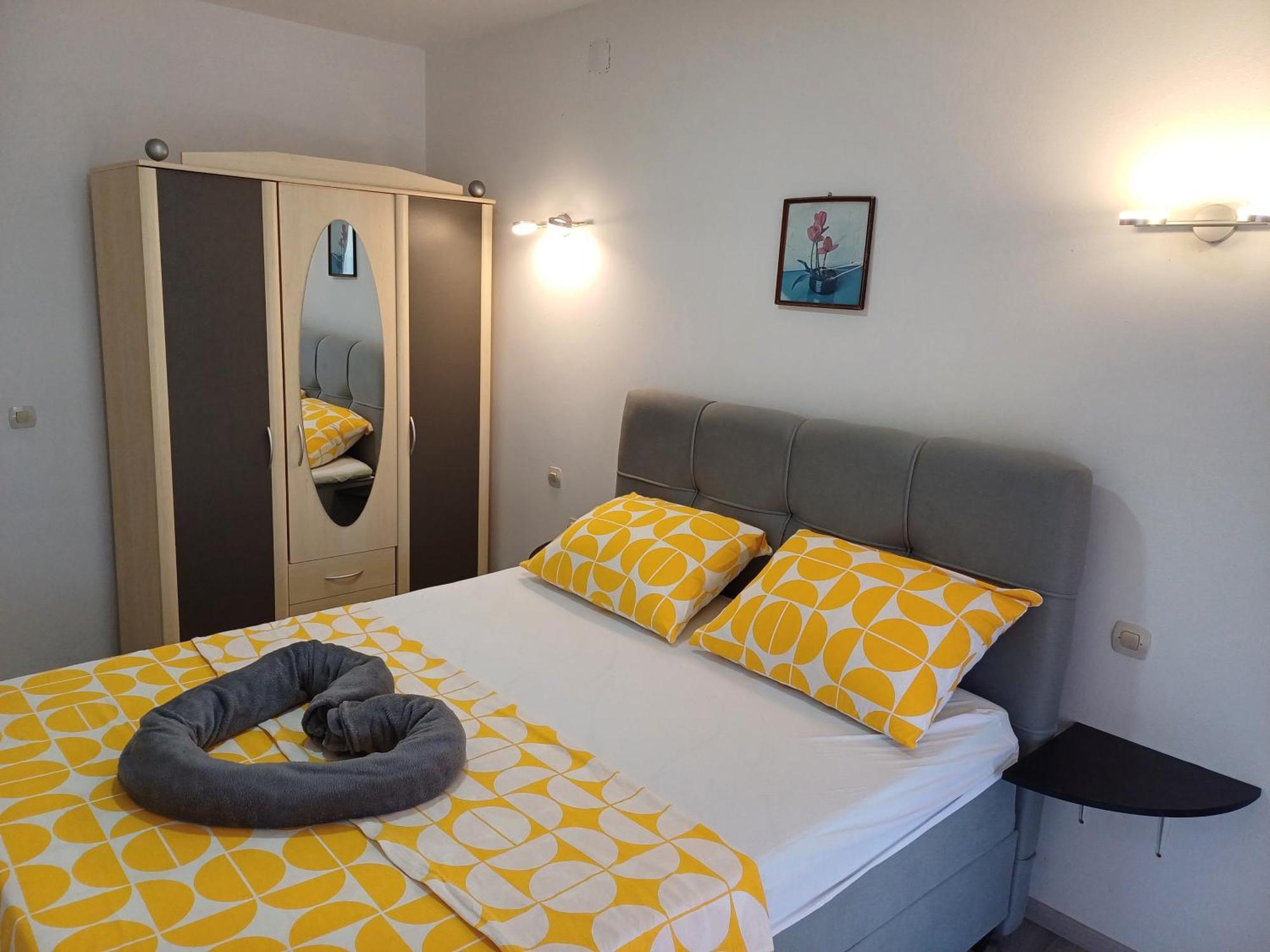Apartmani Bulajic Кърк Екстериор снимка