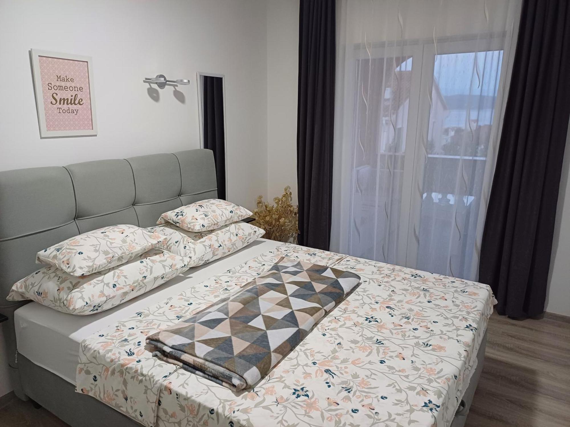 Apartmani Bulajic Кърк Екстериор снимка