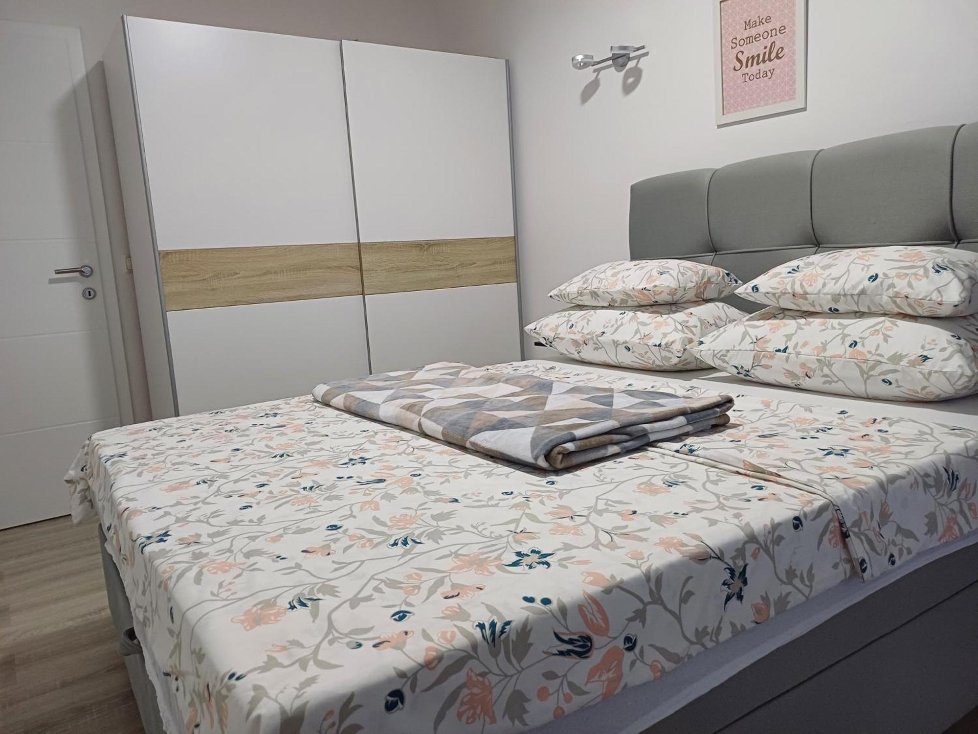Apartmani Bulajic Кърк Екстериор снимка