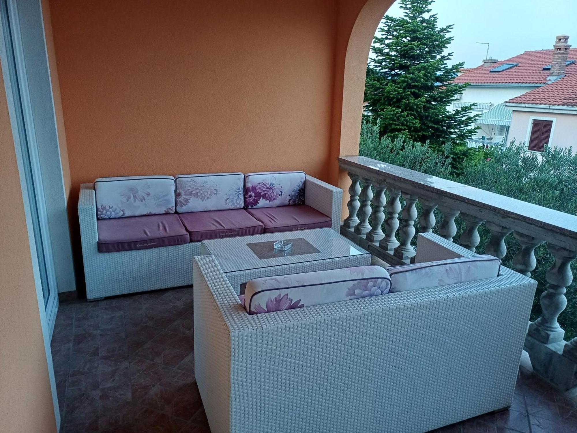 Apartmani Bulajic Кърк Екстериор снимка