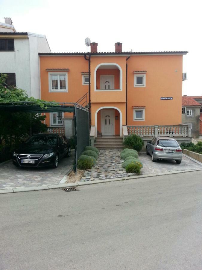 Apartmani Bulajic Кърк Екстериор снимка