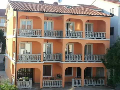 Apartmani Bulajic Кърк Екстериор снимка